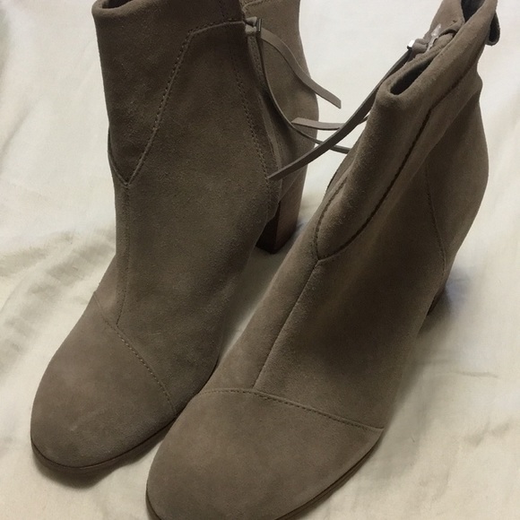 Toms Lunata Bootie- taupe suade - Picture 3 of 4